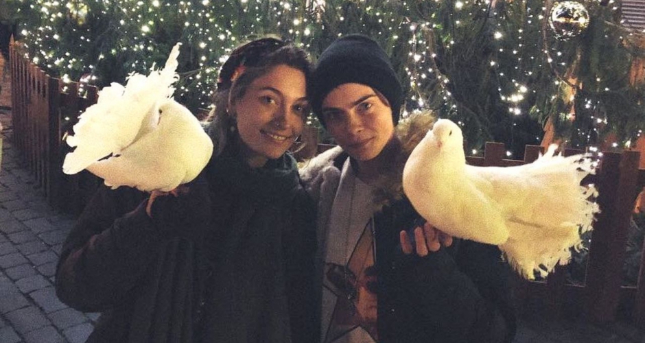 Cara Delevingne et Paris Jackson officialisent leur couple par un baiser