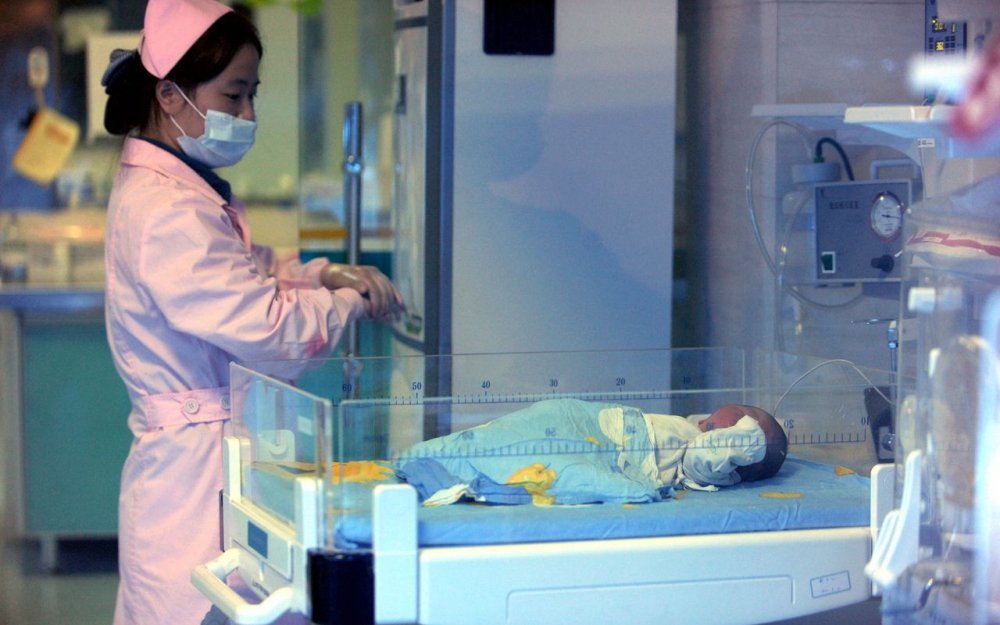 Chine : un bébé naît quatre ans après la mort de ses parents
