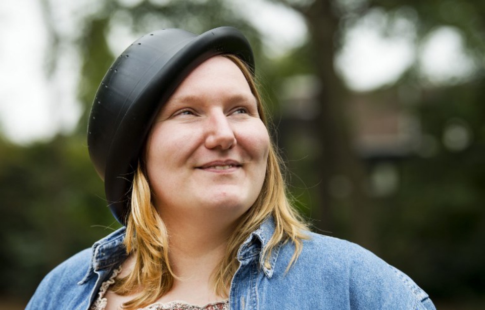 Religion: Une fidèle de l'«Eglise du monstre volant en spaghettis» veut apparaître sur son passeport avec une passoire sur la tête