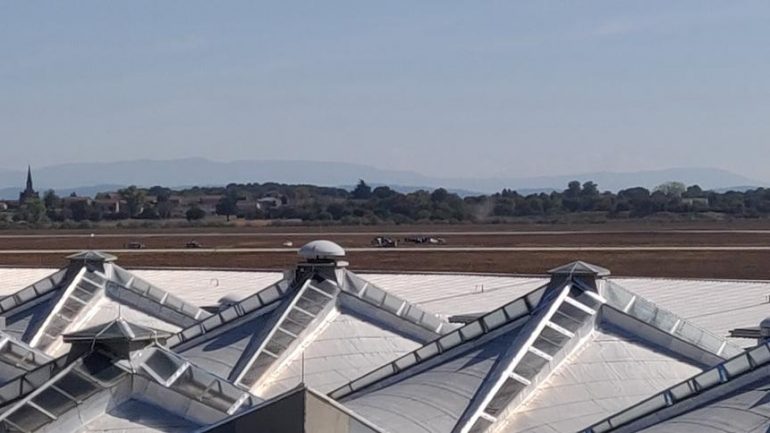 Course-poursuite et arrestation sur les pistes de l'aéroport de Lyon