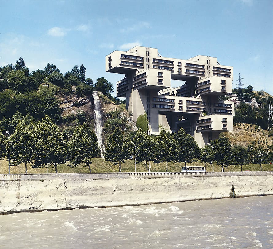 Le bâtiment du ministère de la construction routière, conçu par le duo d’architectes Giorgi Chakhava